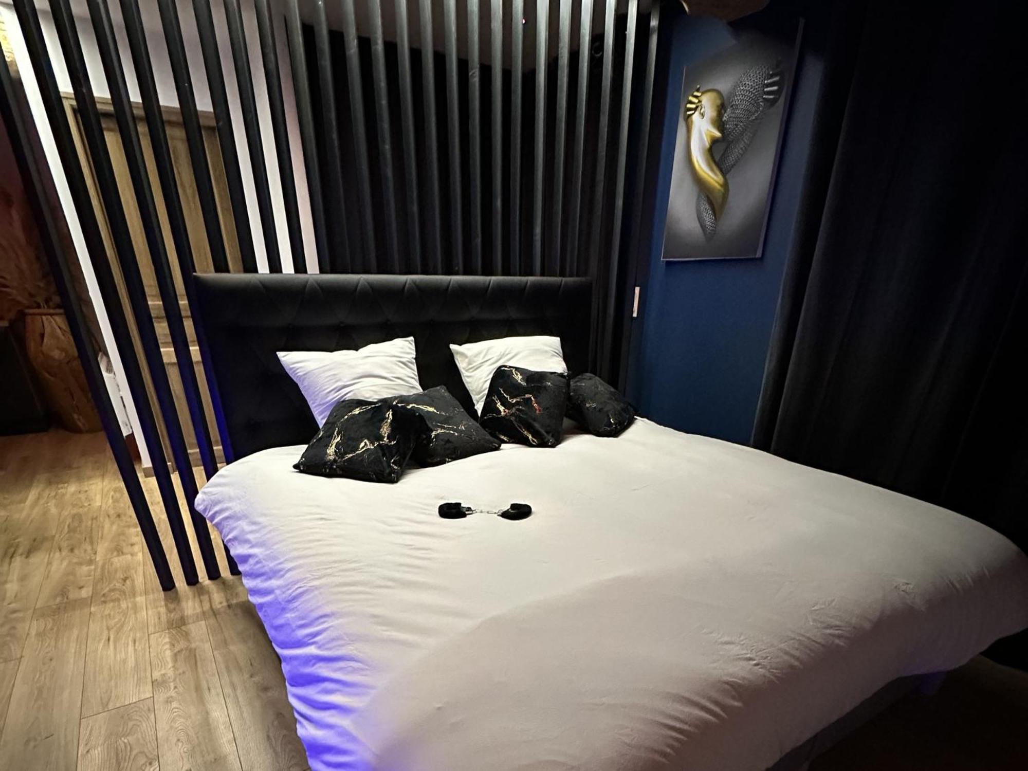 Roomandx-Loveroom-Caen-Bayeux Le Fresne-Camilly Exterior foto